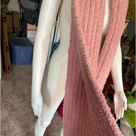 pink fuzzy scarf wrap one size - Picture 3 of 5